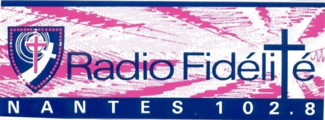 Logo Radio Fidélité — L’écusson des débuts — Nantes 102.8