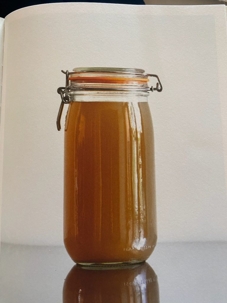 Bouillon de légumes aux épluchures