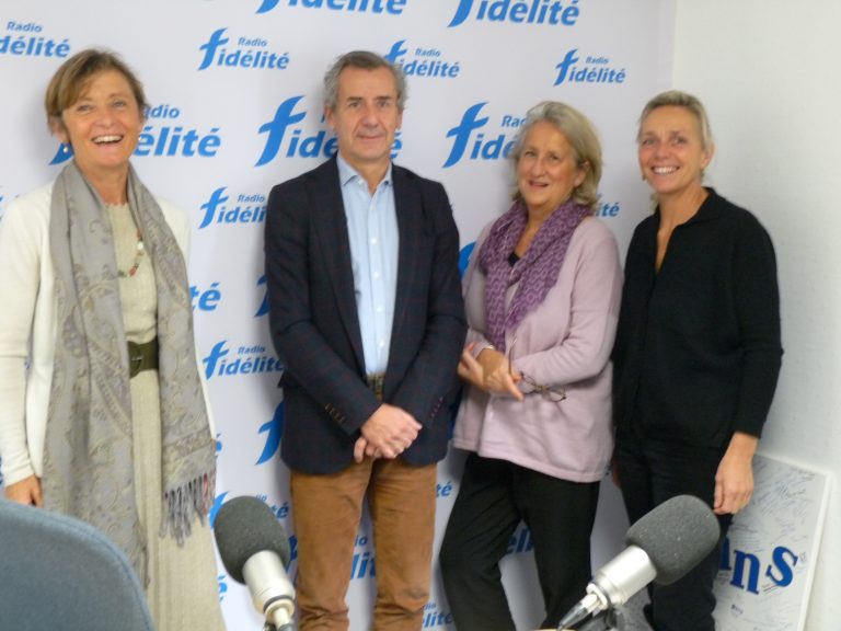 La place des parents dans les relations amoureuses de leurs enfants avec Marie Thiolon, conseillère conjugale et familiale et deux parents témoins.