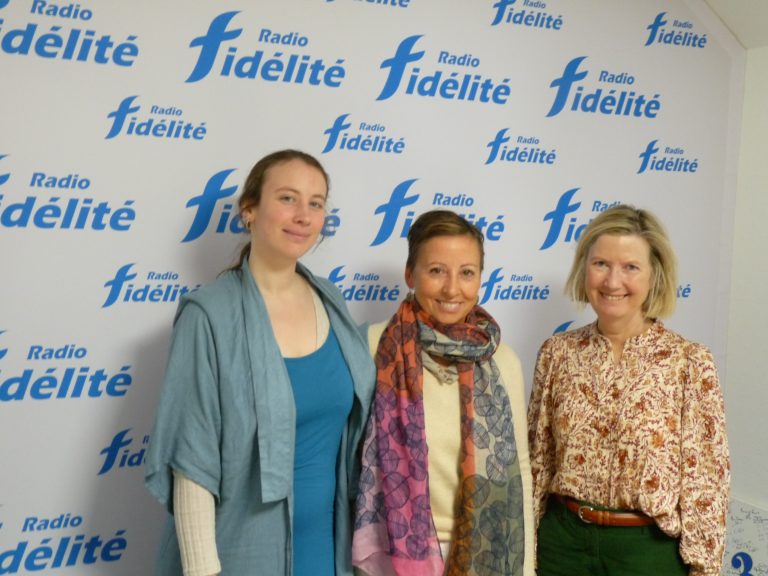 Elever un enfant dans deux langues au sein d’un couple mixte, avec Sally Chapple et sa fille Laura.