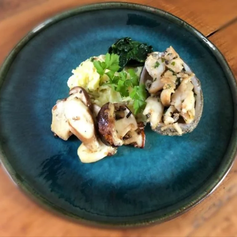 Ormeau et ceps en persillade, écrasé de pomme de terre , épinard.