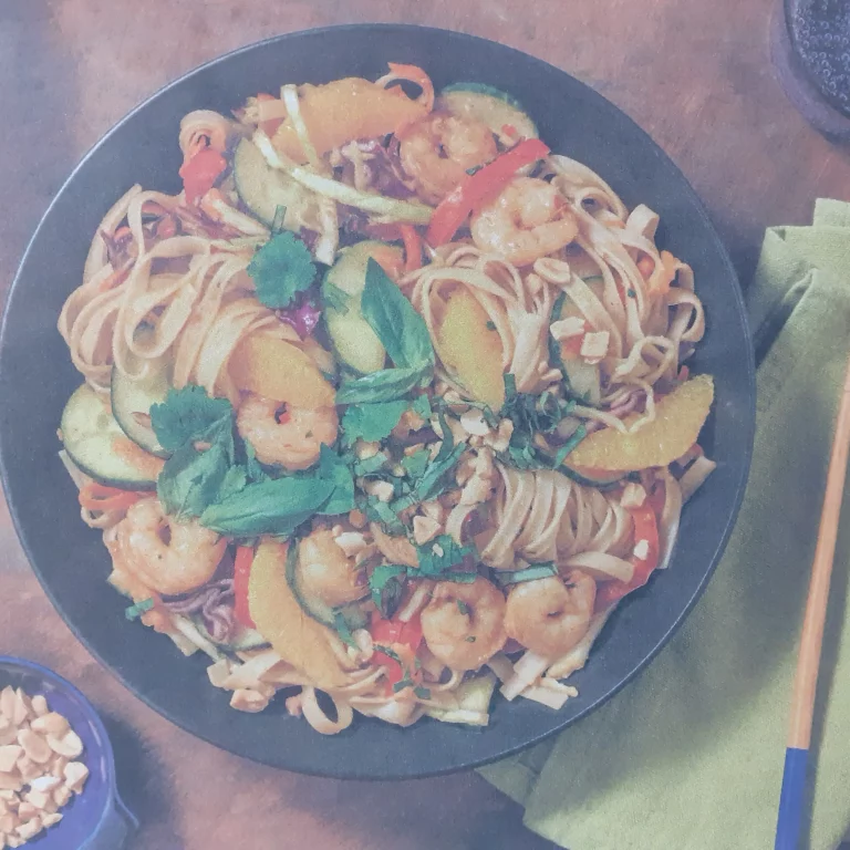 Salade Thaï aux crevettes grillées et sauce satay