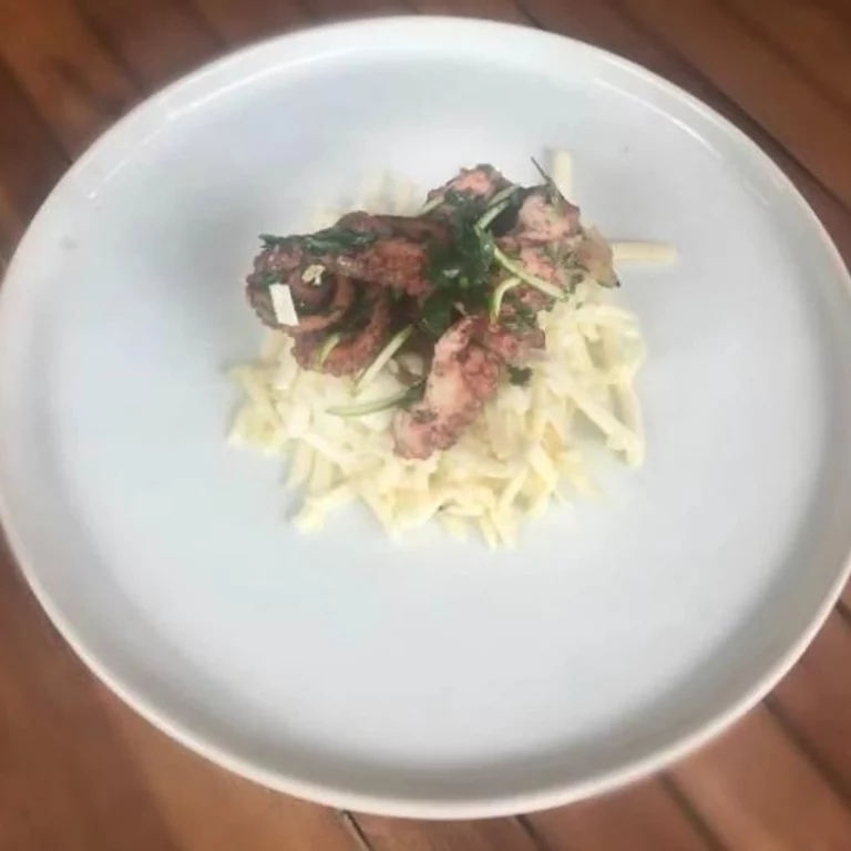Fricassée de poulpe, salade palmiste au citron vert