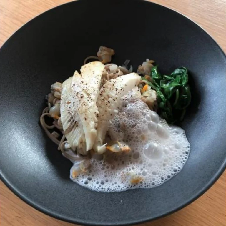 Les nouilles Soba aux coques, filet de St pierre aux épinards