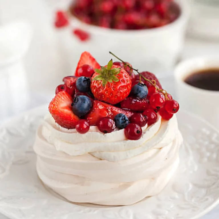 Pavlova aux fruits rouges sans gluten