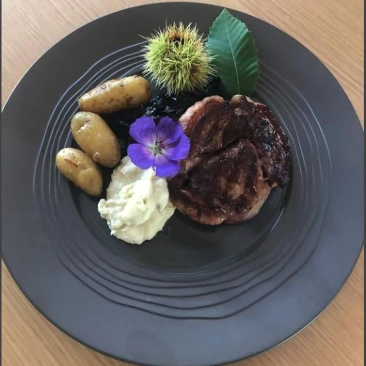 Tournedos de canard, coco de Paimpol, rate du Touquet et trompettes de la mort.