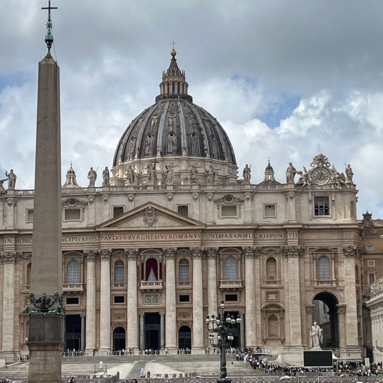 Conclave 2025 : 48 heures avant l'histoire – En direct de Rome