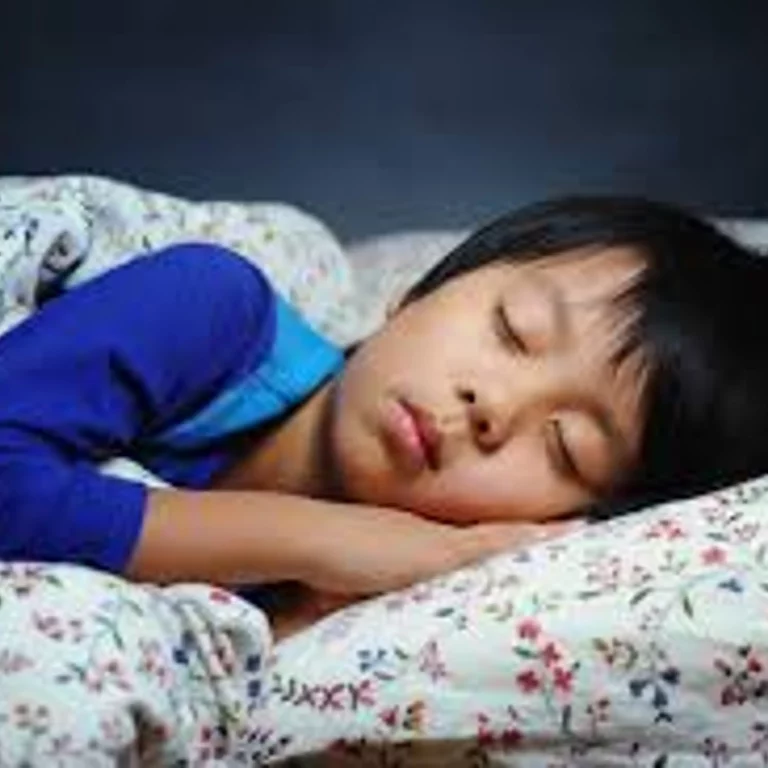 Comment décrypter le déficit chronique de sommeil des adolescents et ses conséquences importantes.