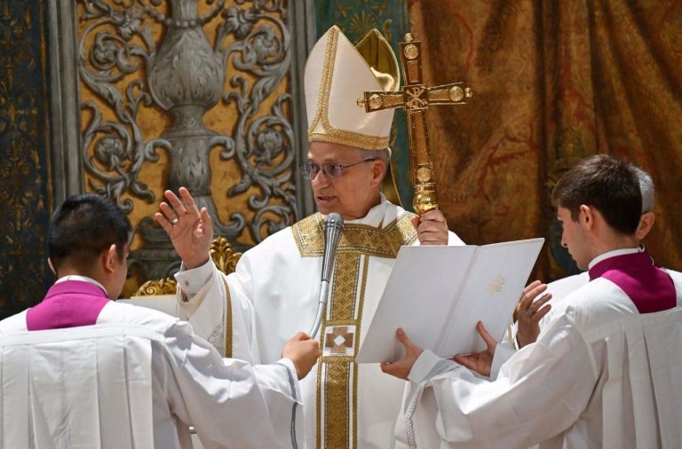 Léon XIV : Premier jour d&rsquo;un pontificat historique qui redessine l&rsquo;Église
