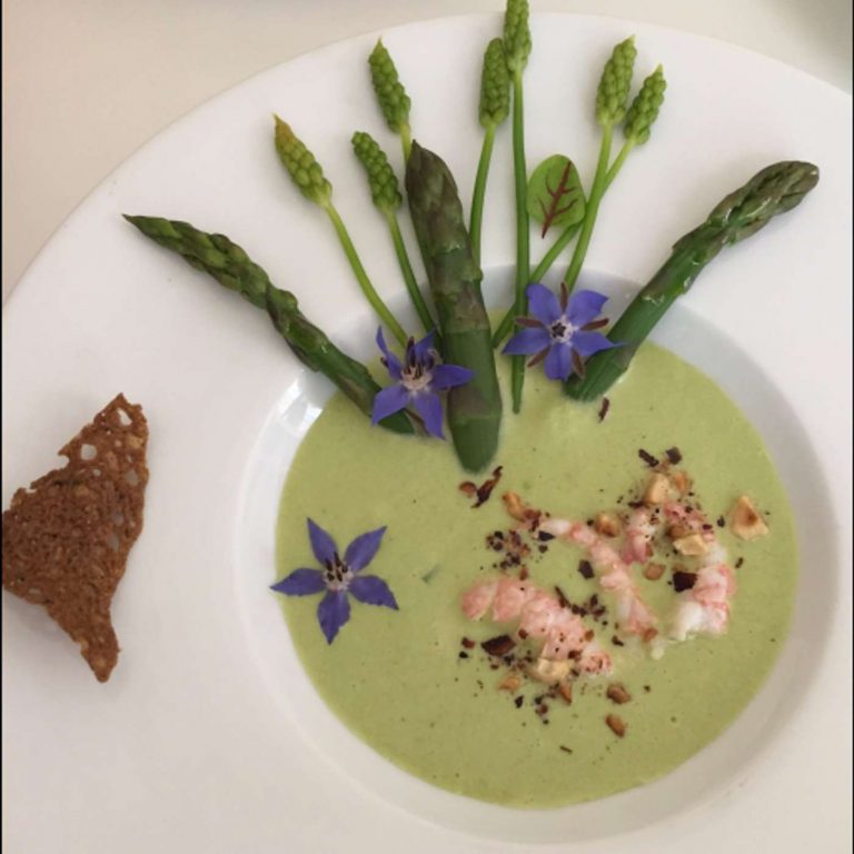 Ornithogales, crémeux  d’asperges aux langoustines