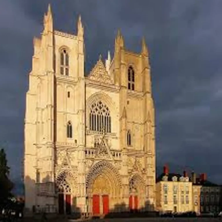 La cathédrale de Nantes, une histoire et une architecture singulières, par le père Michel Leroy