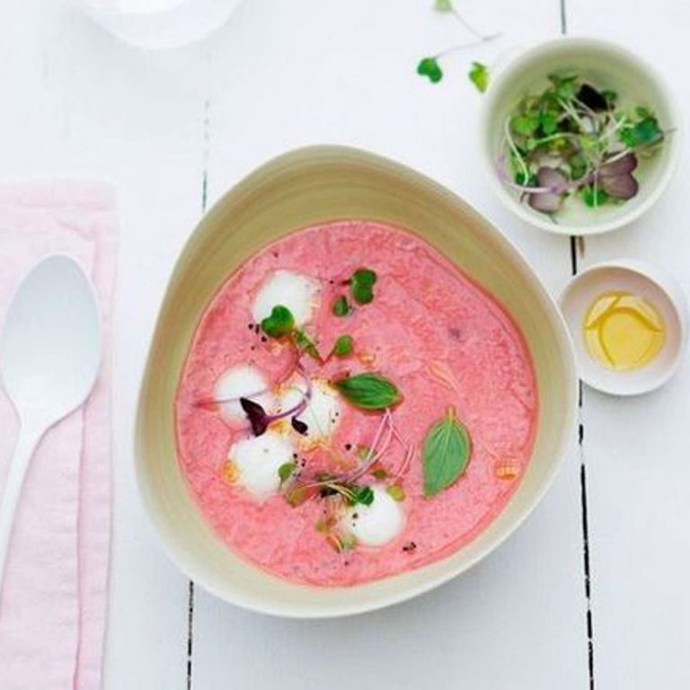 Gaspacho de rhubarbe et billes de mozarella