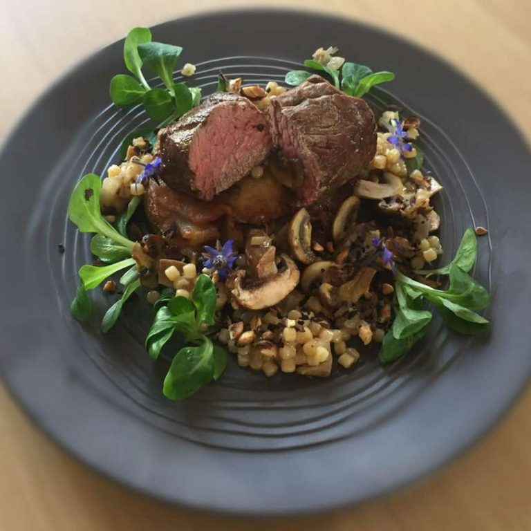 Filet de bœuf aux scucuzzus, champignons et noisettes