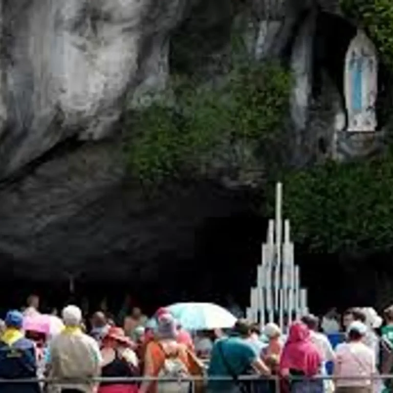 Les apparitions mariales : Lourdes (1)