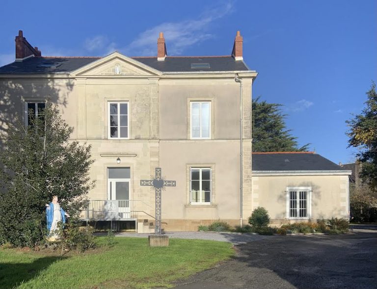 Quand une paroisse nantaise fait bouillonner la foi : immersion chez les Saints Évêques