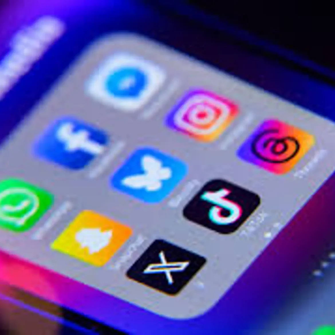 Faut-il interdire les réseaux sociaux au moins de 15 ans ?