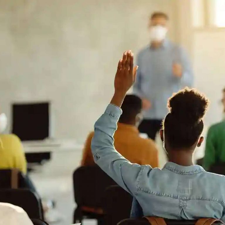« On s'épuise » : les profs de Loire-Atlantique sonnent l'alarme avec Annabel Cattoni, co-secrétaire départementale de la FSU-SNUipp44