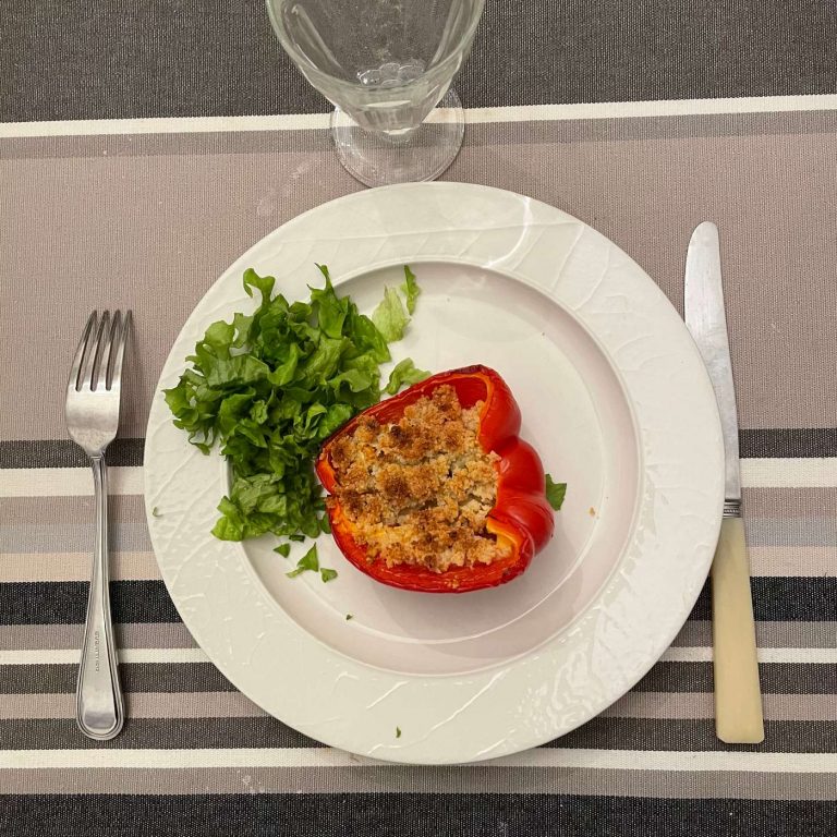 Poivrons farcis à la feta et crumble de parmesan