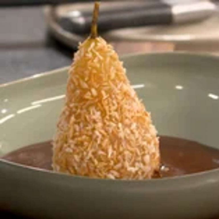 Poire pochée au chocolat et noix de coco, sans produits laitiers