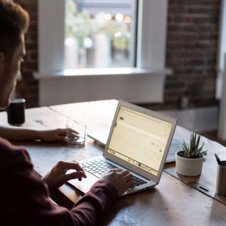 Que dit le 1er Mai de notre rapport au travail ?