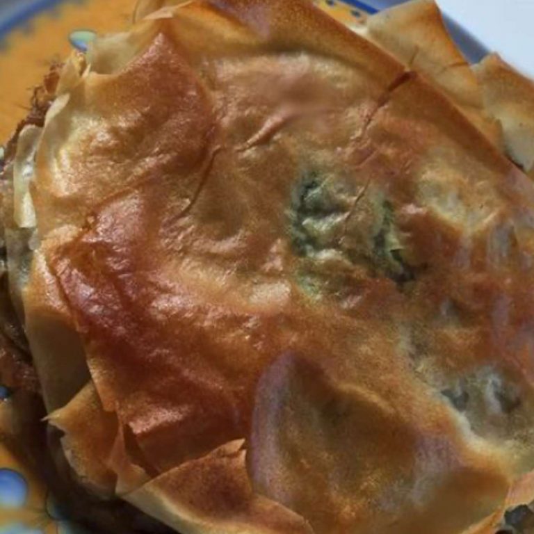 Pastilla de poulet aux amandes et aux abricots sec
