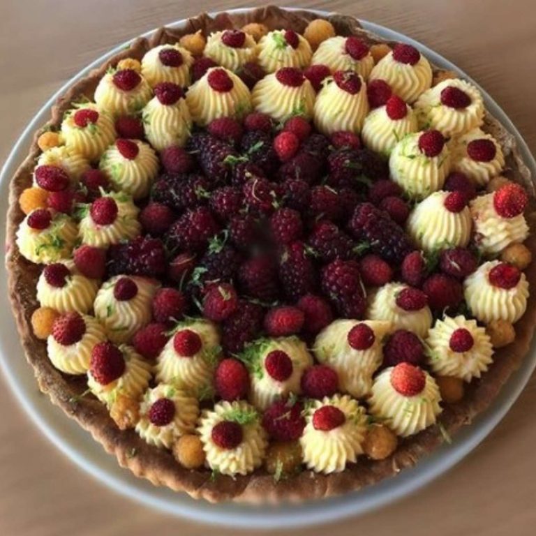 Tarte crémeux citron, Tay Berry et fraises des bois